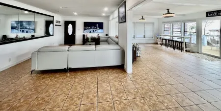 Lake House With Private Pickleball Ct + Game Room At The Beautiful Cooley Point