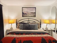Walking distance to restaurants, shopping and the Parkway 214)