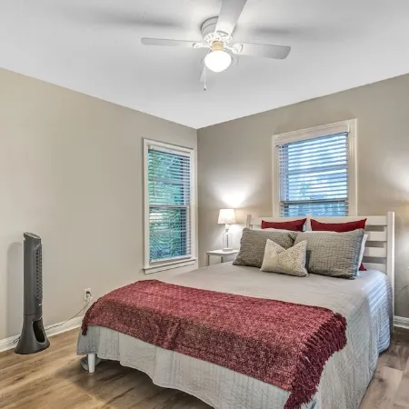 Charming 2/1 Cottage-Style House Near Texas A&M, Recently Updated