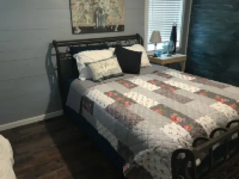 "Firefly on the Current"  Gorgeous Riverfront Modern Cabin on Current River