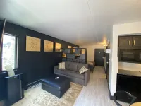 1 min. to slopes!Wake up & Ski! Steps to ski lift/gondola, shops & dining!