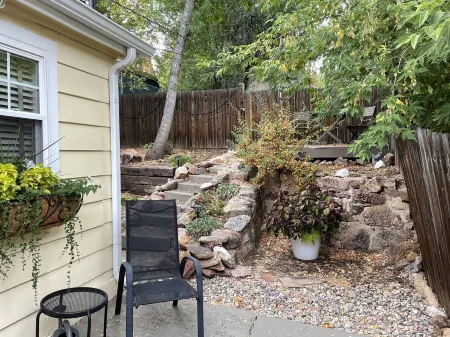 Cozy, Romantic, Secluded, Cottage in the Heart of Cheyenne Cañon