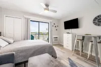 CHIC STUDIO STEPS FROM THE BEACH