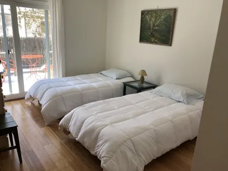 Two bedroom on first floor at the end of a quiet cul-de-sac in dowtown Отели рядом с достопримечательностью «Библиотека Джесап Мемориал»