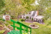 Whimsical & Cozy Home, <1mile to lake, Arcade machine, Family Friendly, Quiet Hotels near Speedway