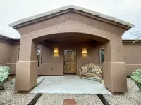 The Redbird, Dog-friendly Gem in Cave Creek 沙漠觀景點住宿飯店
