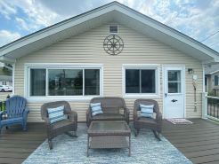 Cozy cottage with lake view! 20 min from Cedar Point, Kalahari, & Sports Force!