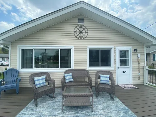 Cozy cottage with lake view! 20 min from Cedar Point, Kalahari, & Sports Force!