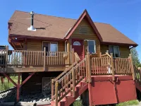 Perfect Alaskan Get away! Comfy, cozy, and remote…you will not regret it.