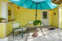 Main-Stay is a larger 2/1 central to all Naples