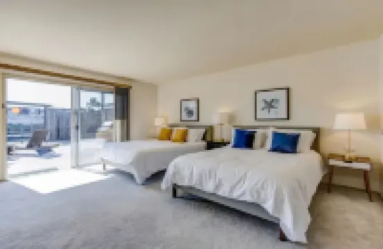 Waterfront Home with King Bed, Spacious, Clean, Pet Friendly. Near SF, Napa