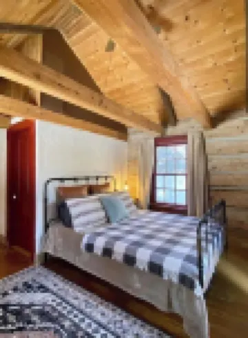 Fraser Fir Rustic Cabin near Lake w/ Sunset Views