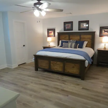 Newly remodeled townhouse with easy access to quaint, downtown Salado.