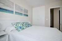 Apartment with pool and sea views.