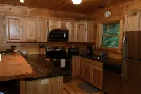 Lovely Log Cabin-15 Min to Asheville! 20 Min to Biltmore! Local breweries abound - Chalets
