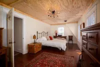 The Lodge House - Centrally Located Cheerful 5BR - Minutes to Gore!