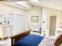 Perfect for Family Holidays, Light, Spacious, Water-Views That Inspired Pollack! Hotels in Springs