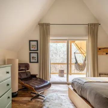 Family Fave : Secluded : Conversation Pit : Kids' Fort : Hot Tub : Trails