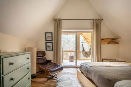 Family Fave : Secluded : Conversation Pit : Kids' Fort : Hot Tub : Trails