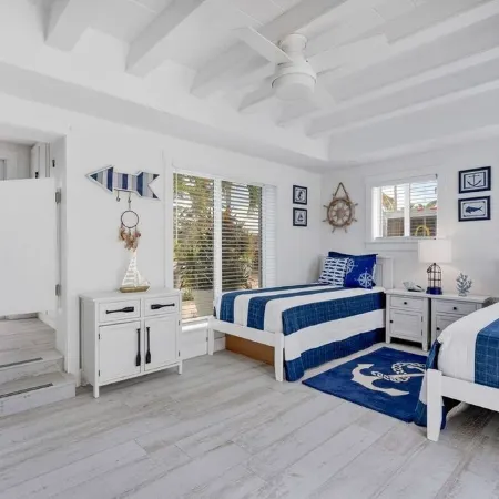 Harbor Hideaway - 3bed,2bath,50' dock, heated pool, tiki with all the amenities.