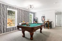 3 minutes to Pisgah Forest Entrance! - Game room - Fire pit