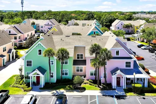 Spacious Condo! 2BR/2BA + BR Loft - 3.5 Miles from Disney!! 5 pools! Fun!!