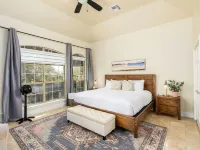 Experience Vista Grande: 4600 sq ft. of Luxury - Heatable Pool and City Views Hotele w: Helotes