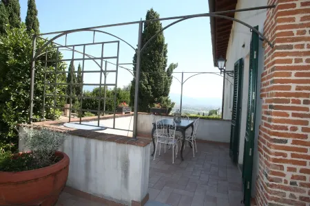 Apartment 2 rooms - 1 bathroom - sleeps 5 - wifi - pool