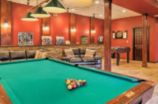 NEW! FOLEY'S LOG CABIN with Hot Tub