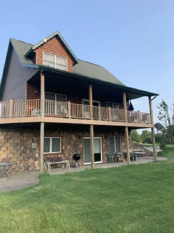 Quiet, secluded bluff top cabin with beautiful sunsets