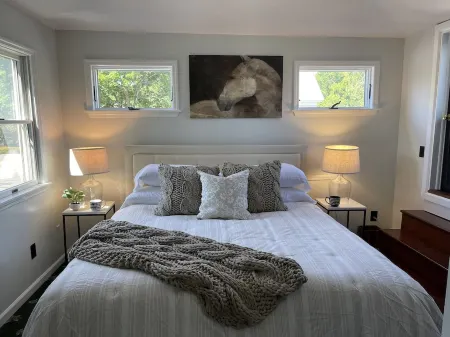 #3 Chestnut beautiful apt. 1/2 mile to Cooperstown All Star Village/Convenient