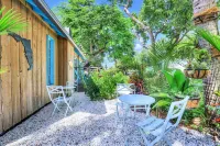 Urban Tropical Fort Myers Retreat in Historic Downtown River District