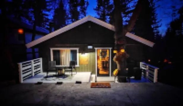 Modern Family Cabin in Arrowbear Lake Running Springs minutes to Snow Valley