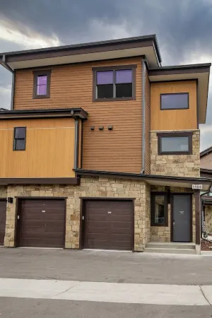 2200sf Luxury Condo on Blue River! w/Garage