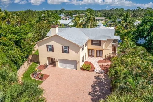 Rivers Edge Oasis, Our Secluded Paradise-Sleep 21+ "NEW LISTING" Hotels in Fort Myers Shores