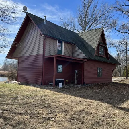Lake & Oaks Hideaway- Hidden Cabin on Private Lake