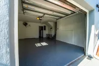 "Palm Estate" - Spacious 3 bed, 3 bath, 2 story single family home with pool