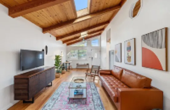 Designer retreat home near Stanford! Luxury, Gym, Peloton, office,Backyard,BBQ
