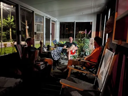 Firehouse Bandits Houses Отели в г. Логан