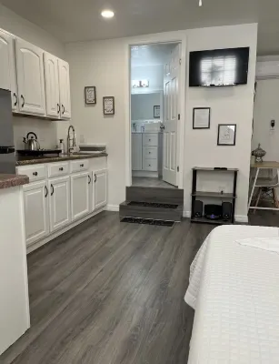 Private guest studio in the heart of orlando. Hôtels à proximité de : Spectrum Stadium