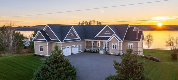 Big Sky Lodge Sunset Suite. Luxury Lodging on Long Lake Saint David Maine Hotels in Aroostook County