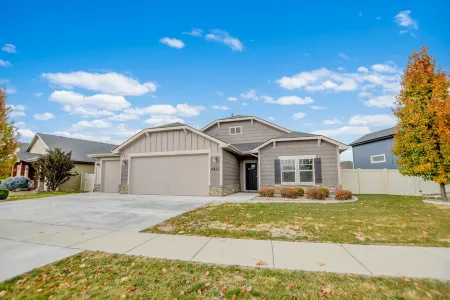 Backyard Bungalow w/ Resort Like Backyard!!!