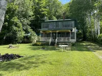 Lakeside Isbell Cottage and Isbellita Guest Cottage