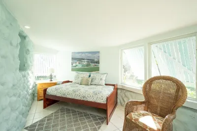 Kelly's Kabin - Adorable Private Summerland Key Cottage Hotels near Capt. Pete's Coconut Garden