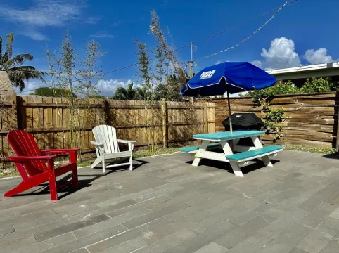 Modern Beach Cottage - Just Steps to the Ocean and down Town Cocoa Beach