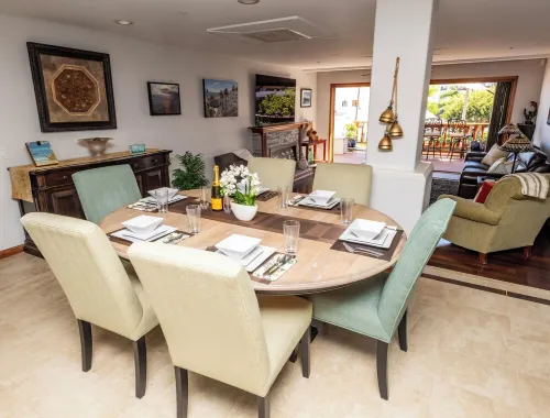 Hamilton Cove 2-bedroom condo with golf car & A/C in pleasant Catalina Island - Pools