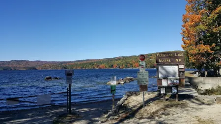 Cozy & bright getaway close to ski mountains and lake