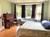Private 1st Floor Studio in Victorian Home - Steps to LL Bean, Downtown Freeport