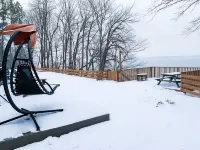 Charming Cabin Overlooking Rush Lake - WiFi