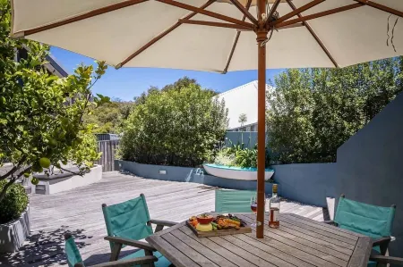 Seaside Apartment - Tranquil and Elegant Apartment Close to Beaches